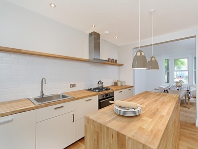 4 bedroom terraced house for rent in Seymour Road, Chiswick, W4