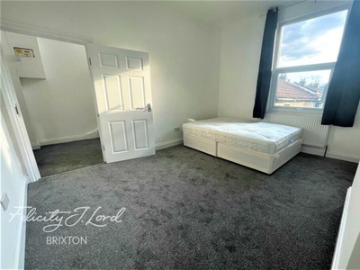 4 bedroom flat for rent in Elm Park, Brixton, SW2