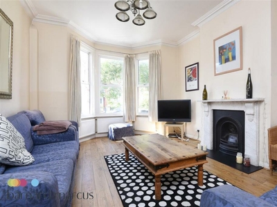 4 bedroom flat for rent in Lynette Avenue, Clapham, London, SW4