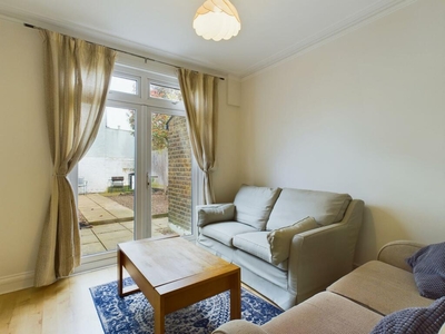 4 bedroom terraced house for rent in Church Lane, Tooting Bec, SW17