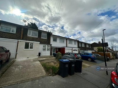 4 bedroom terraced house for rent in Midhurst Avenue, Croydon, CR0
