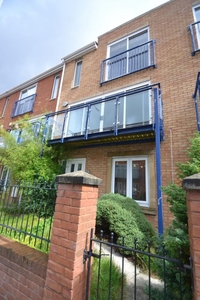 4 bedroom town house for rent in Colin Murphy, Hulme, Manchester. M15 5RS, M15