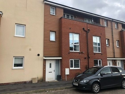 4 bedroom town house to rent Buckinghamshire, MK2 2FG