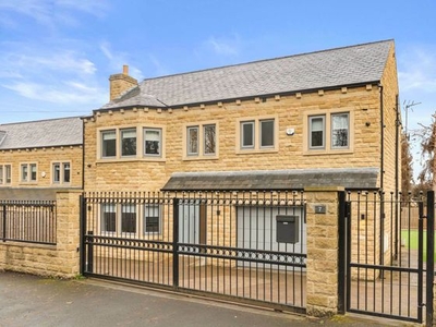 5 bedroom detached house for sale Batley, WF17 0AT