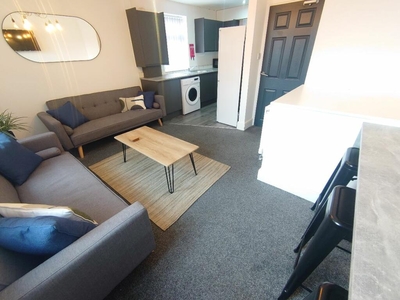 5 bedroom flat for rent in Flat 2, Boaler Street, Liverpool, L6
