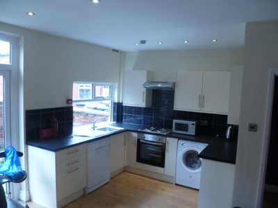 5 bedroom house share for rent in ONE ROOM AVAIL Hathersage Road,Longsight,Manchester,M13