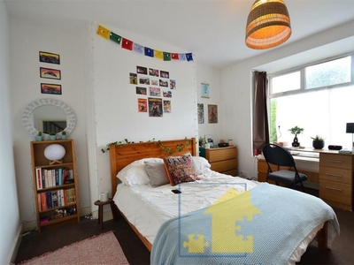 5 bedroom semi-detached house for rent in £89 PPPW Lodgehill Rd, Selly Oak. 10-20mins walk to University of Birmingham, B29