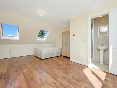 6 bedroom semi-detached house for rent in AAmbassador Square, Canary Wahrf,London, E14