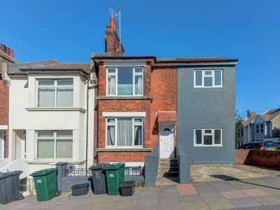 9 Bedroom Terraced House To Rent