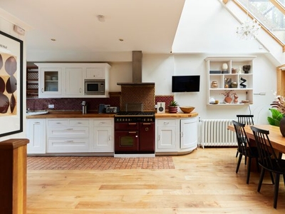 Cottage for sale in Rosemont Road, Hampstead, London NW3