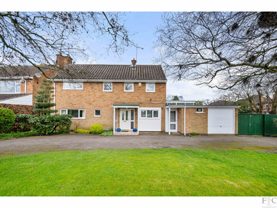 Detached House for sale with 4 bedrooms, Manor Road Extension, Oadby | Fine & Country