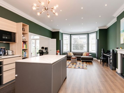 Flat for sale in Adamson Road, Belsize Park NW3