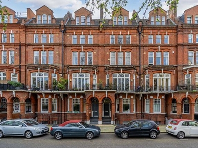 Flat for sale in Elm Park Gardens, London SW10