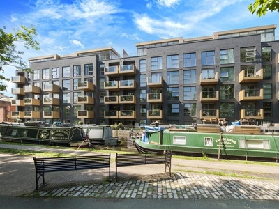 Flat for sale in Waterfront Apartments, London W9