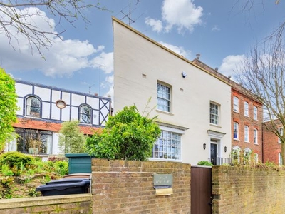 Link-detached house for sale in North Hill, London N6