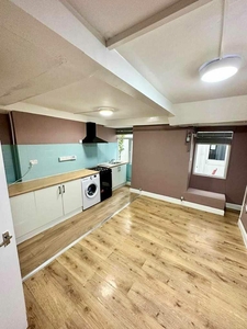 Studio flat for rent in Ditchling Road, Brighton, BN1