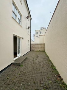 Studio flat for rent in Russell Mews, BN1