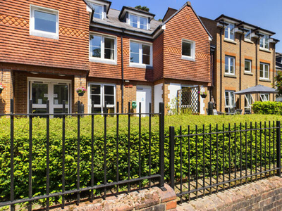 1 Bedroom Apartment For Sale In East Grinstead, West Sussex