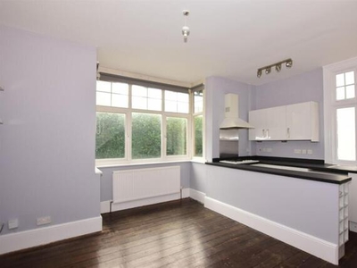 1 Bedroom Ground Floor Flat For Sale In Reigate