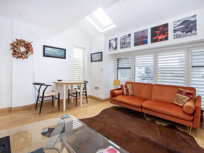 1 bedroom property to let in Beechwood Close Surbiton KT6