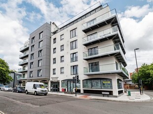 2 bedroom apartment for sale in Royal Crescent Road, Southampton, SO14