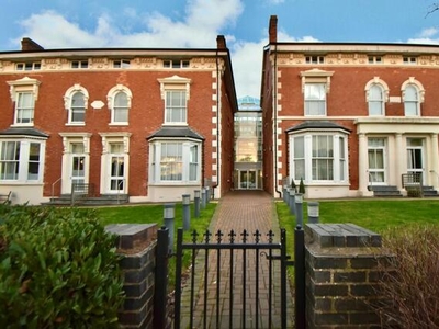 2 Bedroom Apartment For Sale In Warwick Road