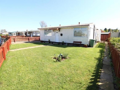 2 Bedroom Chalet For Sale In Grimsby, N.e. Lincs