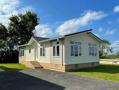 2 Bedroom Park Home For Sale In Northamptonshire