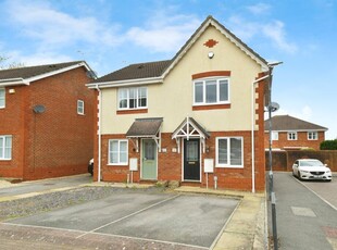 2 bedroom semi-detached house for sale in Thetford Way, Swindon, SN25