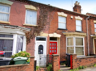 2 bedroom terraced house for sale in Close to City centre , GL1