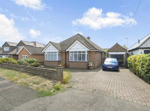 3 bedroom detached bungalow for sale in The Uplands, Bricket Wood, St. Albans, AL2