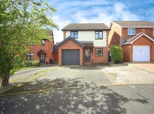 3 bedroom detached house for sale in Byron Close, Worcester, WR2