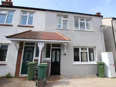 3 Bedroom End Of Terrace House For Rent In Worcester Park, Surrey