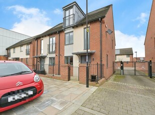 3 bedroom end of terrace house for sale in Barring Street, Upton, Northampton, NN5