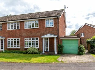 3 bedroom house for sale in Raymer Close, St. Albans, Hertfordshire, AL1