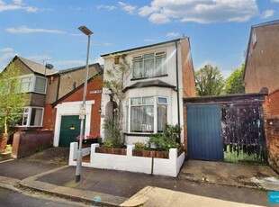 3 bedroom link detached house for sale in Kent Road, Reading, RG30