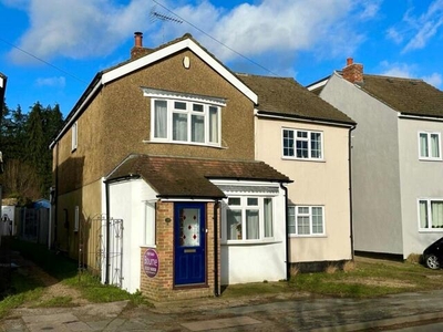 3 Bedroom Semi-detached House For Sale In Aldershot, Surrey