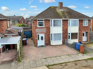 3 bedroom semi-detached house for sale in Clapgate Lane, Ipswich, IP3