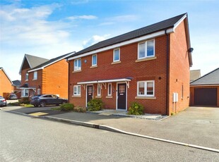 3 bedroom semi-detached house for sale in Honey Bee Street, Calcot, Reading, Berkshire, RG31