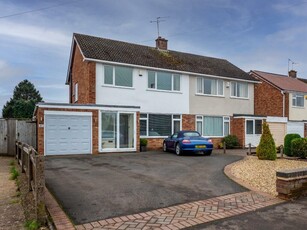 3 bedroom semi-detached house for sale in Kenilworth Road, Cubbington, Leamington Spa, CV32