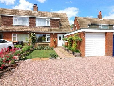 3 Bedroom Semi-detached House For Sale In Streatley, Bedfordshire