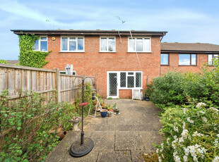 3 bedroom terraced house for sale in Greenhill Gardens, Guildford, GU4