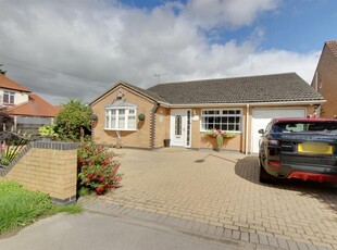 4 bedroom detached bungalow for sale in Beverley Road, DUNSWELL, HU6