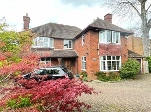 4 bedroom detached house for sale in Carisbrooke Road, Hucclecote, Gloucester, GL3