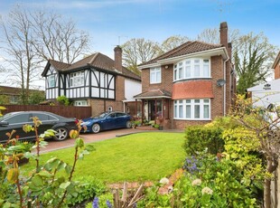 4 bedroom detached house for sale in Glenfield Avenue, Southampton, SO18