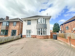 4 bedroom detached house for sale in Norwich Road, Ipswich, IP1