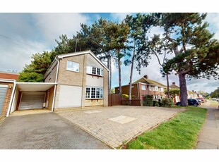 4 bedroom detached house for sale in Oaklands Drive, Northampton, NN3