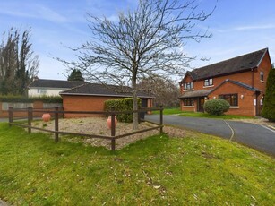 4 bedroom detached house for sale in Palmers Green, Worcester, Worcestershire, WR2