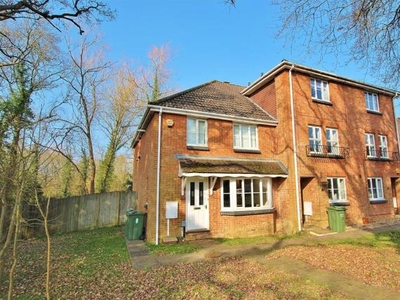 4 Bedroom Semi-detached House For Rent In Guildford, Surrey