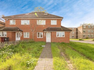 4 bedroom semi-detached house for sale in Addington Road, Reading, RG1